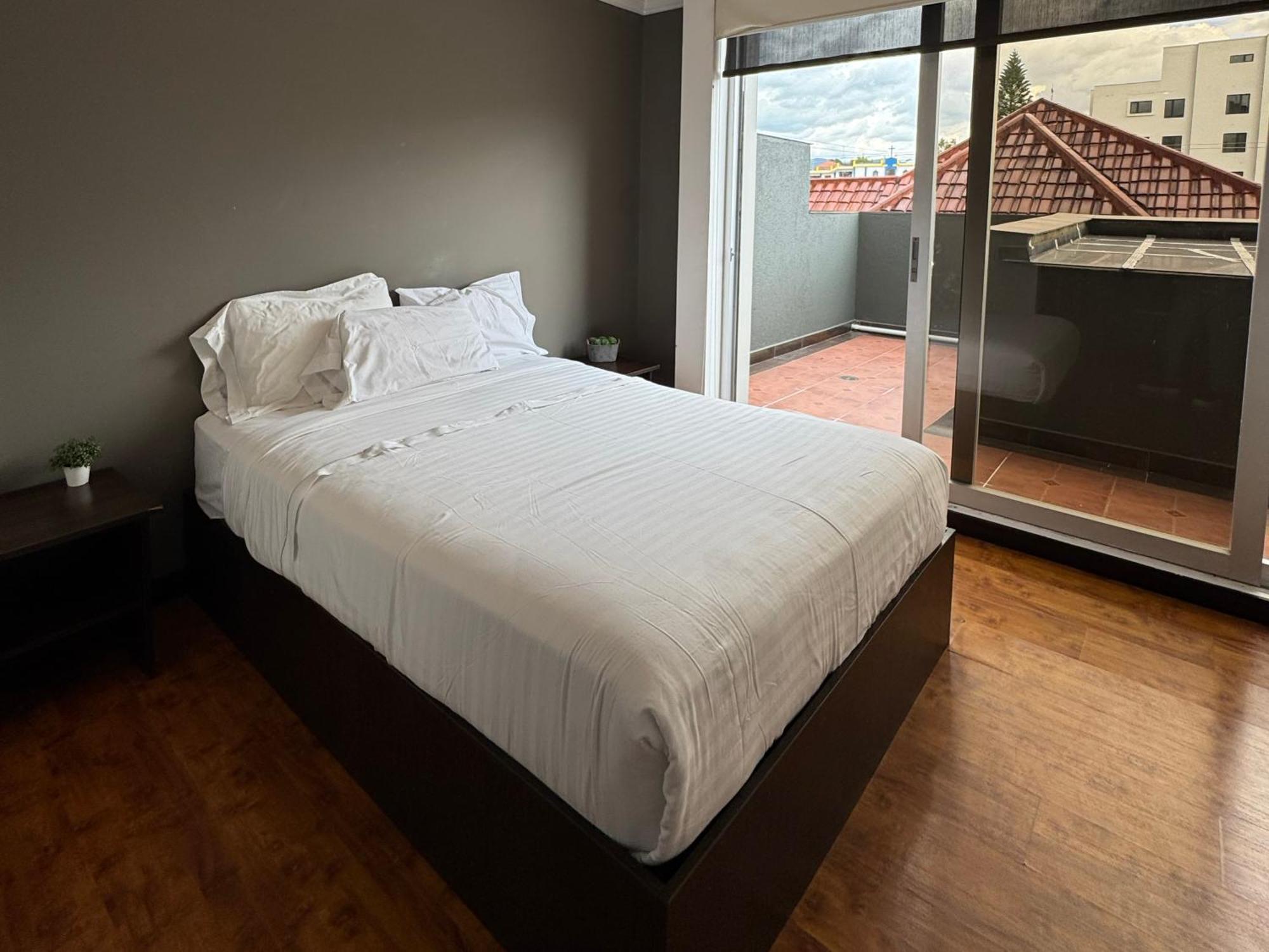 Gaviota Apartments & Suites Cuenca Exteriör bild